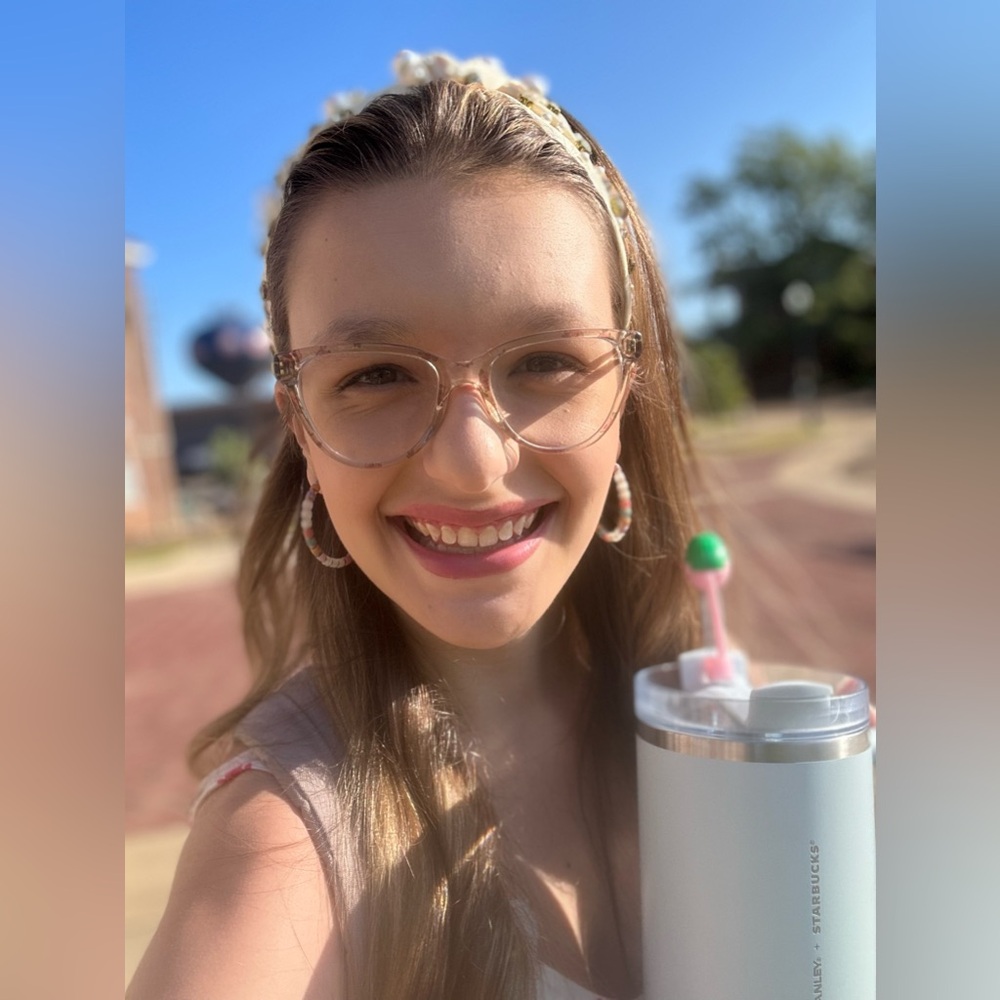 Meet your Posher, Makayla & Amy